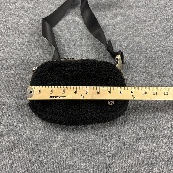 Lululemon Everywhere Fleece 1L Sherpa Crossbody Belt Bag Black Casual Chic Cozy - Picture 11 of 14